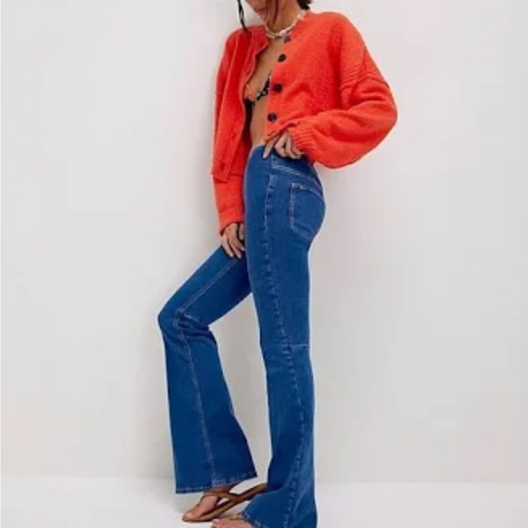 CLOSING 7/31 ☮️WE THE FREE☮️PENNY PULL ON FLARE JEAN DARK WASH - Picture 2 of 4